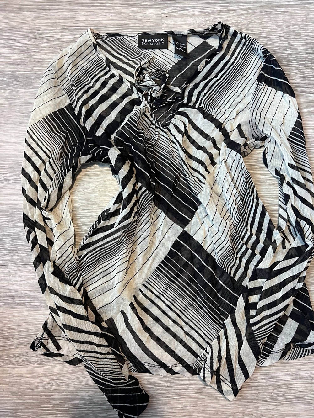 Y2K Black and White Striped V-Neck Tie Long Sleeve Top